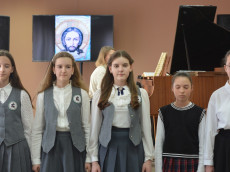 Выступление вокального ансамбля (художественный руководитель и дирижёр - Е. Н. Степакова)