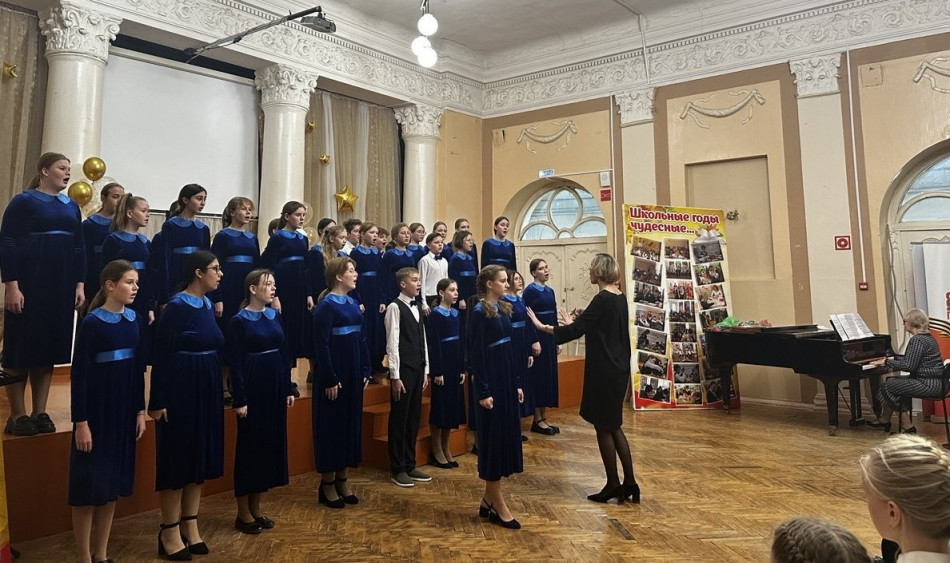 Хоровой коллектив старших классов МБУДО ,,ДШИ № 1 им. А. А. Епанчиной,,